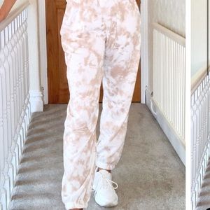 Pretty little thing beige and white casual joggers